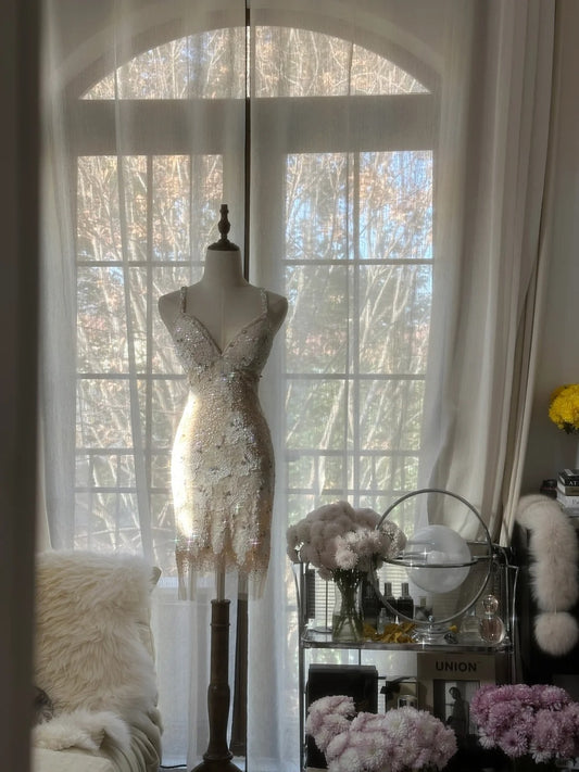 Sexy Homecoming-Kleider mit Trägern Weiß Scheide Pailletten Knielang Party Abschluss-Outfits MP1084