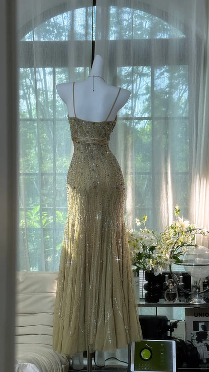 Elegantes Meerjungfrau-Spaghettiträger-Kleid in Champagner mit Perlenstickerei, ärmellos, bodenlang, für den Abschlussball MP961