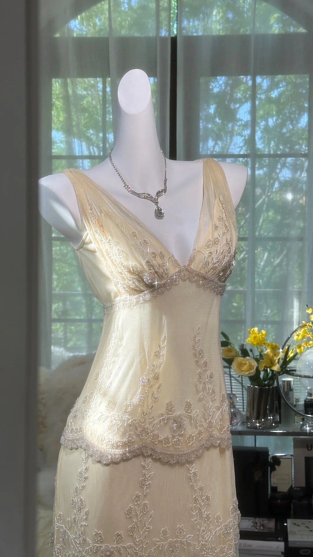Vintage Mermaid V Neck Ivory Lace Formal Gown With Beading Evening Night Long Prom Dresses MP995