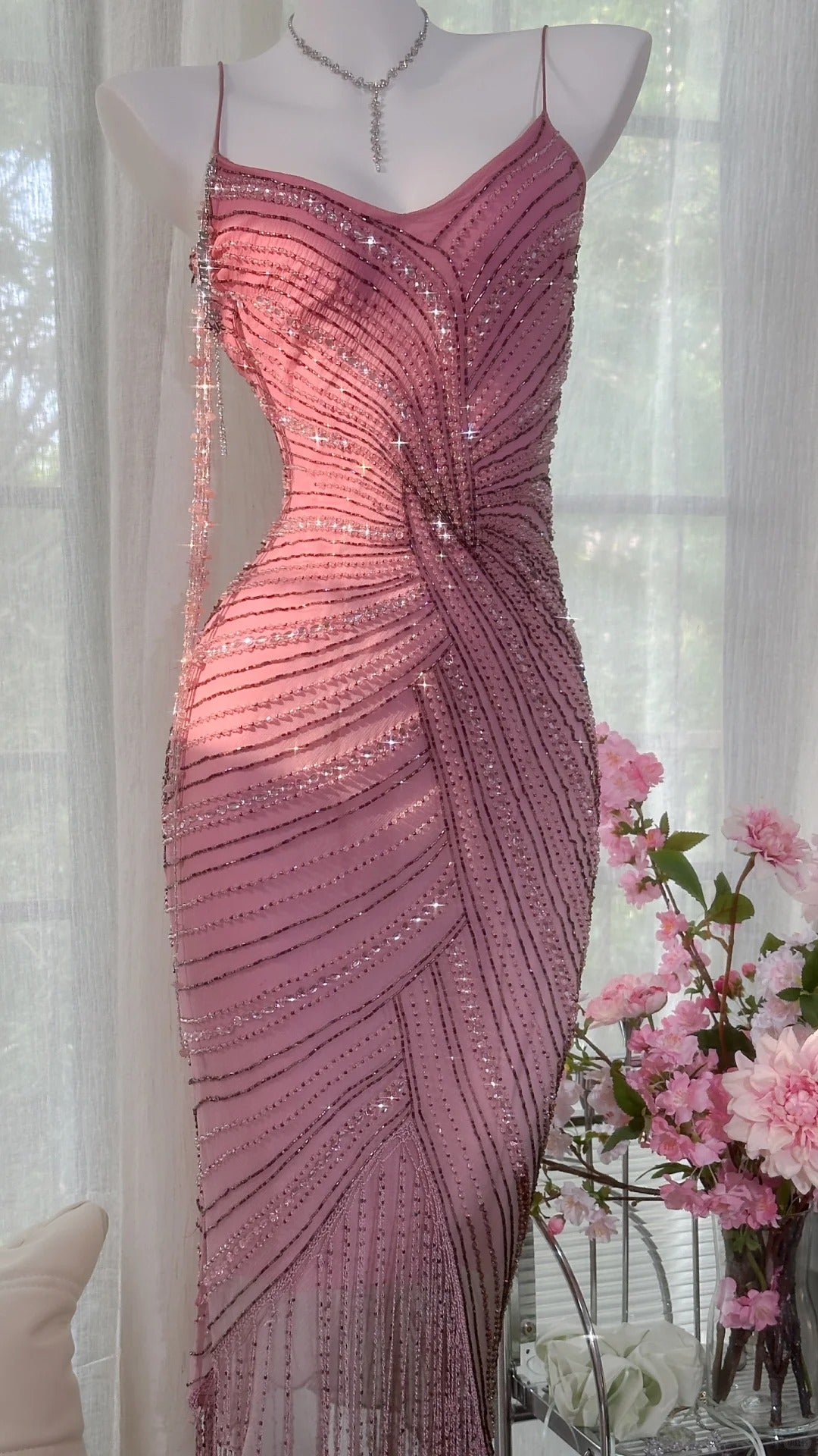 Robe de soirée sirène rose en mousseline de soie à fines bretelles et cristaux Modest Mermaid sans manches pour le bal de promo MP1008