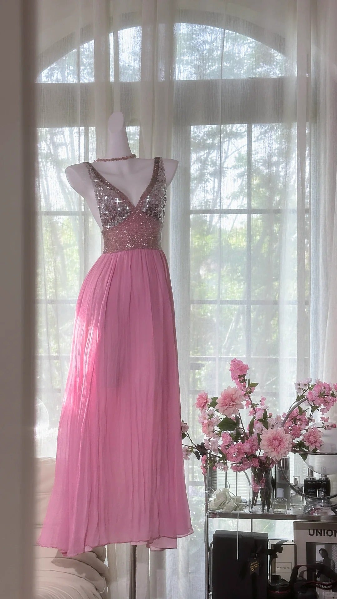 Robe de soirée longue trapèze chic en mousseline de soie rose et verte, col en V, sans manches, pour bal de promo MP972