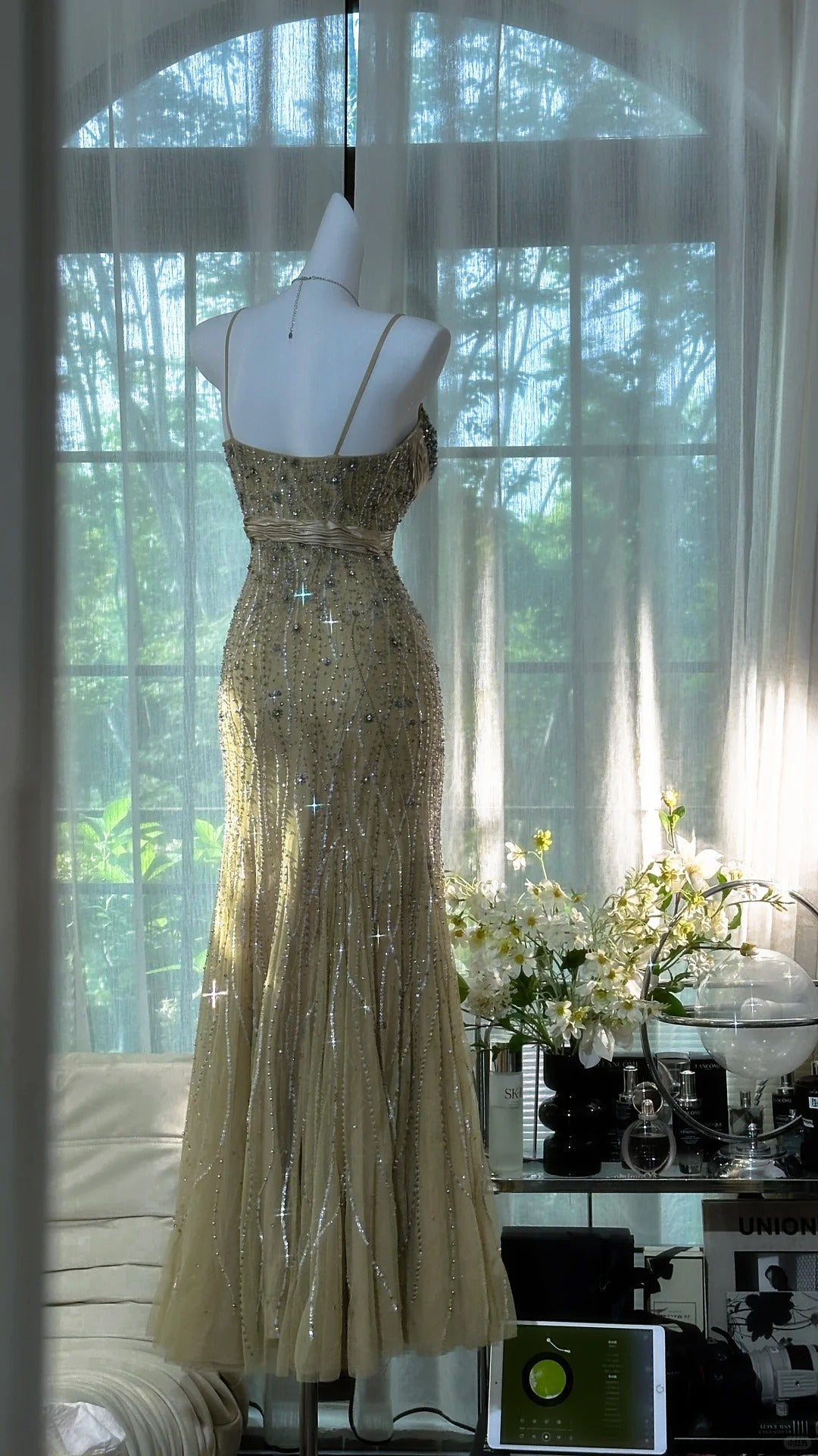 Elegantes Meerjungfrau-Spaghettiträger-Kleid in Champagner mit Perlenstickerei, ärmellos, bodenlang, für den Abschlussball MP961