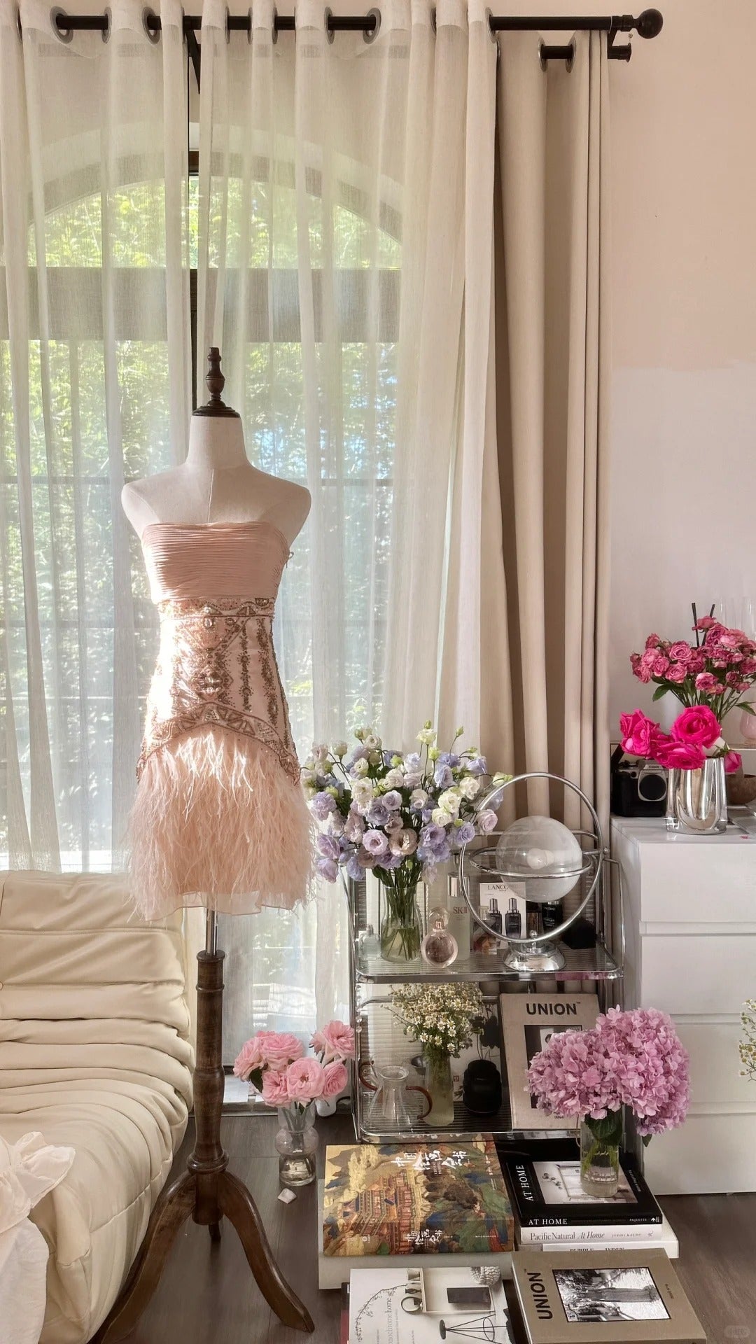 Sexy Homecoming Dresses Strapless Sheath Blush Pink With Feathers Knee Length Party Graduation Outfits MP1069