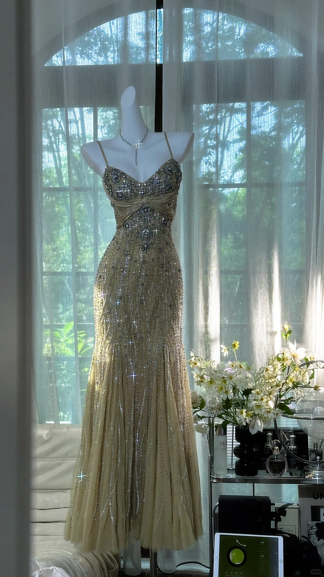 Elegantes Meerjungfrau-Spaghettiträger-Kleid in Champagner mit Perlenstickerei, ärmellos, bodenlang, für den Abschlussball MP961